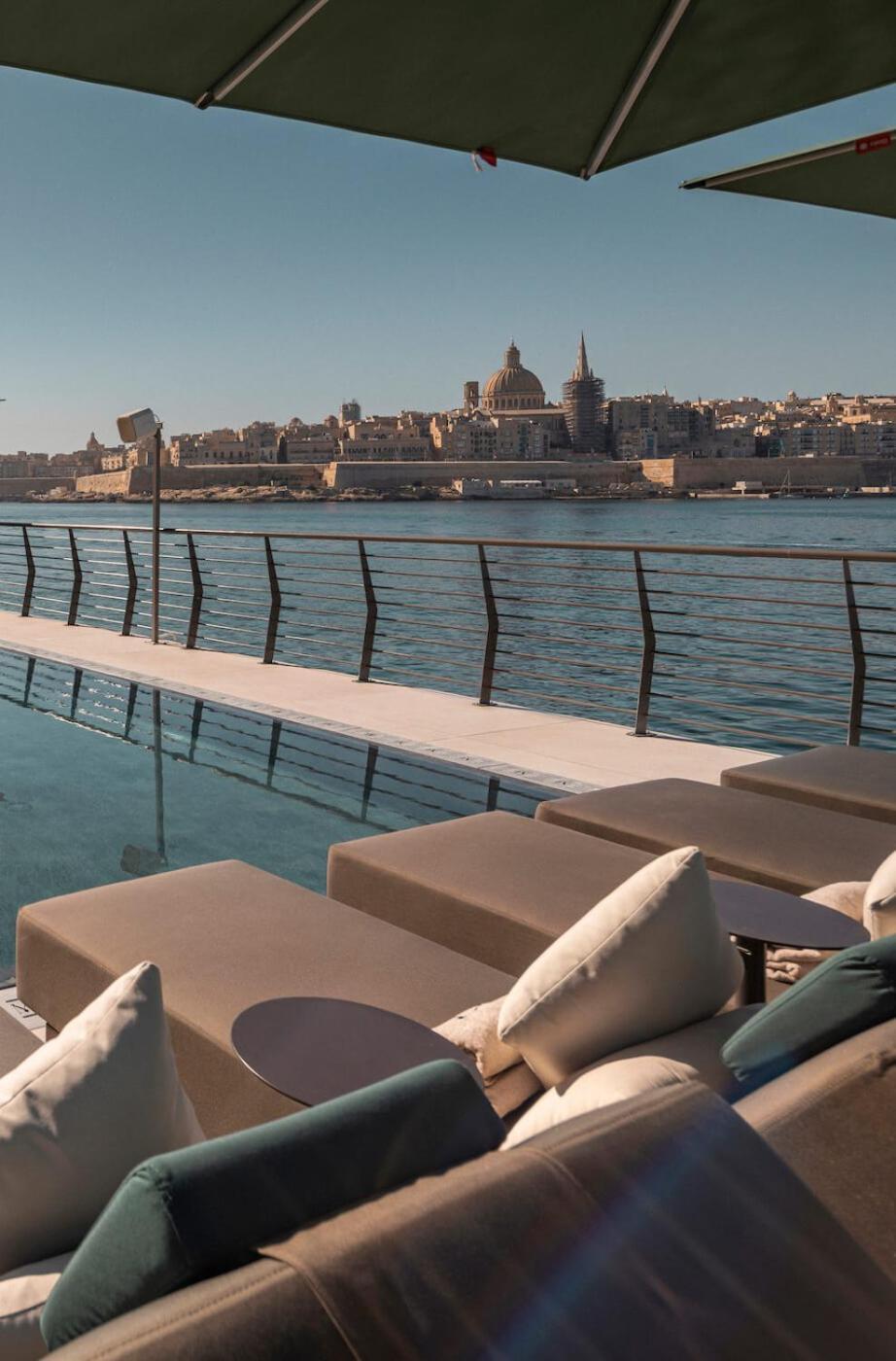 Seaview With Valletta Views - 49 Tigne Point Mansions * Sliema
