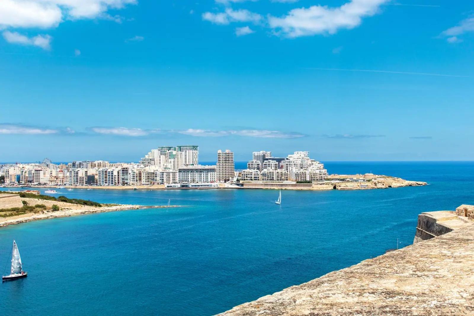 Seaview With Valletta Views - 49 Tigne Point Mansions Sliema