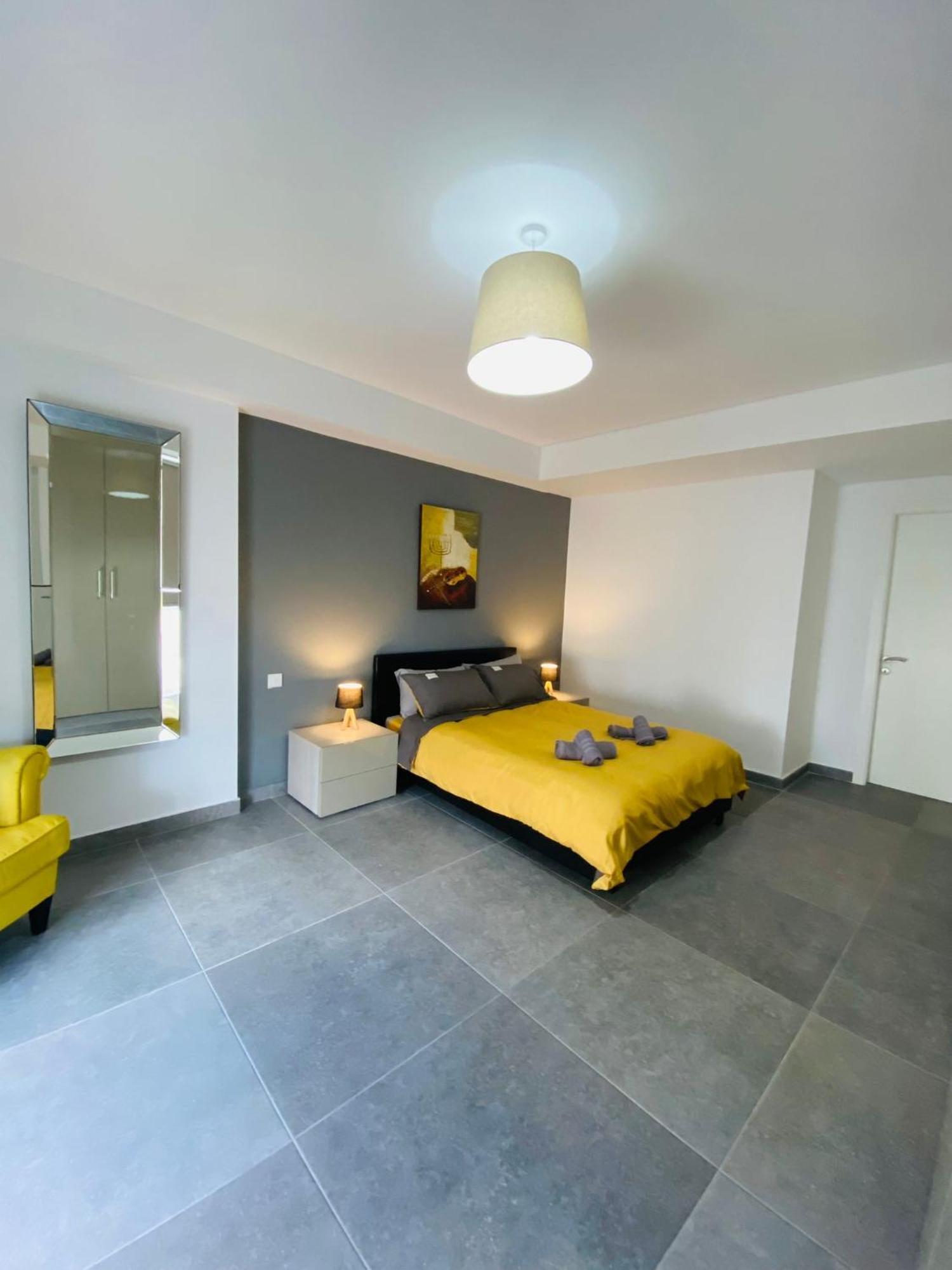 Seaview With Valletta Views - 49 Tigne Point Mansions Apartment Sliema