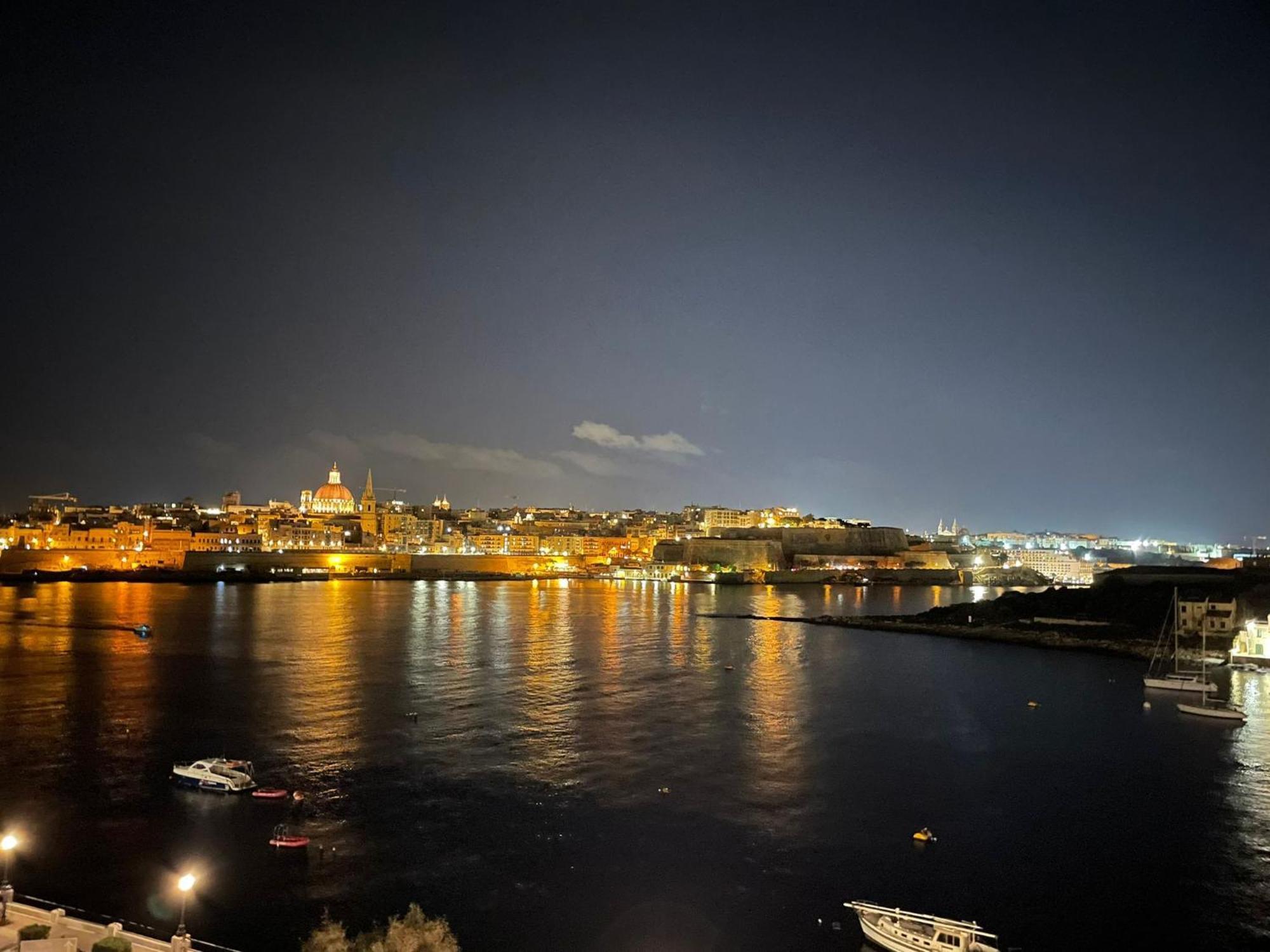 Seaview With Valletta Views - 49 Tigne Point Mansions Apartment Sliema